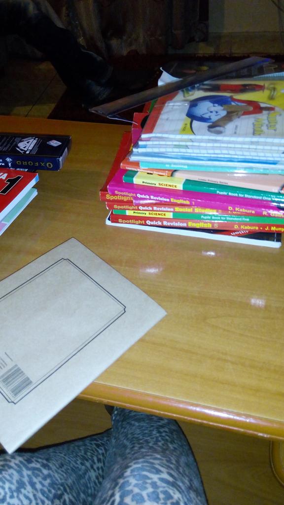 EveOgutu's tweet image. Covering the #expensivetextbooks @KTNNews