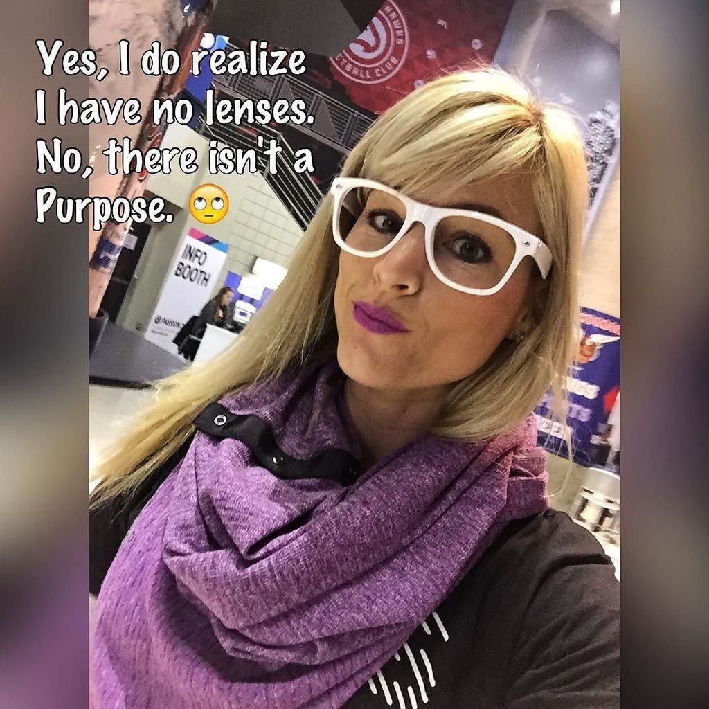 jmunsta's tweet image. The glasses white frames bring confusion to elders once again 😂😂👊🏼. #whiteframes #specs #g… ift.tt/22FI2mT