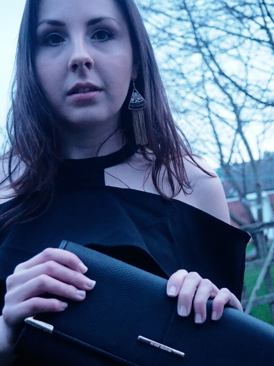 curatedbykirst's tweet photo. The time I froze in the cold shooting outfit photos @luxemme https://t.co/cbiS1cQH9Q @BBlogRT @UKBlog_RT #lbloggers https://t.co/0nONY3Eoh4