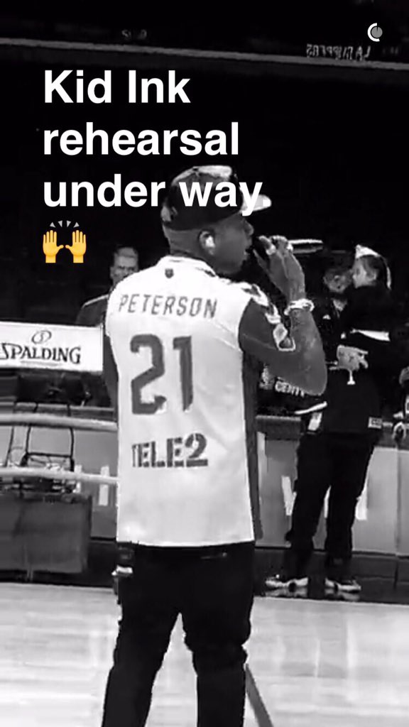 fcutrecht's tweet photo. Wat blijkt: rapper @Kid_Ink is fan van #fcutrecht en @KrisPeterson7. Dit droeg hij in het @LAClippers stadion. https://t.co/QXAfa8WVOp