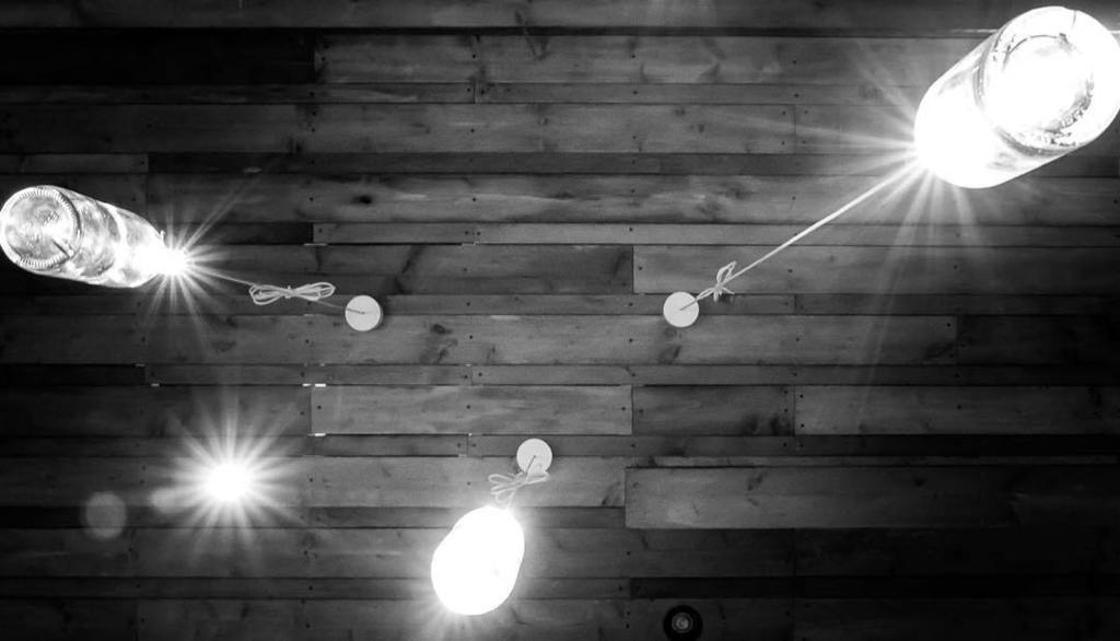 ffm365's tweet photo. Flaschenlichter,
#aniis #light #ffm365 #frankfurt | Quelle: https://t.co/vifi1uq863 https://t.co/sSpBUYVMMY