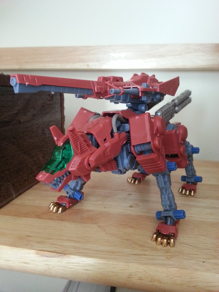 KissMeKarma's tweet image. This is what happens when you dont have phone or computer and you are bored #zoids #commandwolf