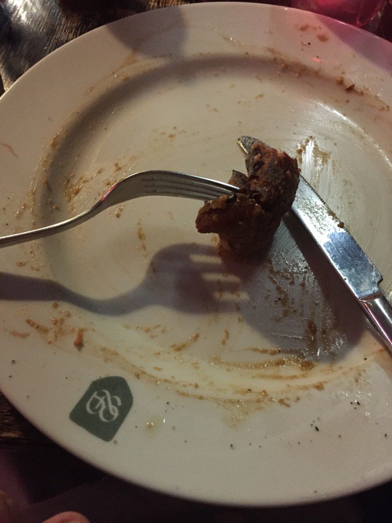 tony_lawlor's tweet photo. Polished off another fab roast dinner @queensarmse17 #NoRoomForPudding https://t.co/CN2ORJMEZd