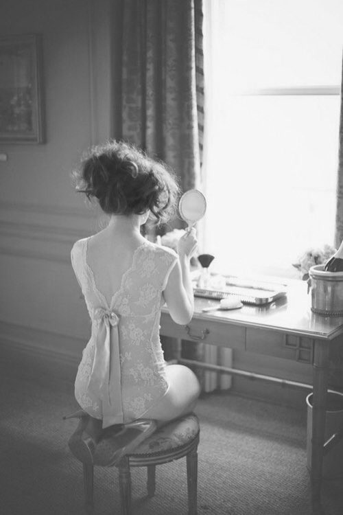 ObdurateBookie's tweet photo. #SeductiveSunday #BelleStyle https://t.co/TducGV2QKQ