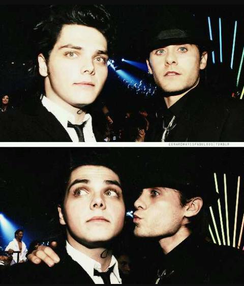 FreedomShik's tweet photo. @gerardway and @JaredLeto https://t.co/lek4QjaJZl