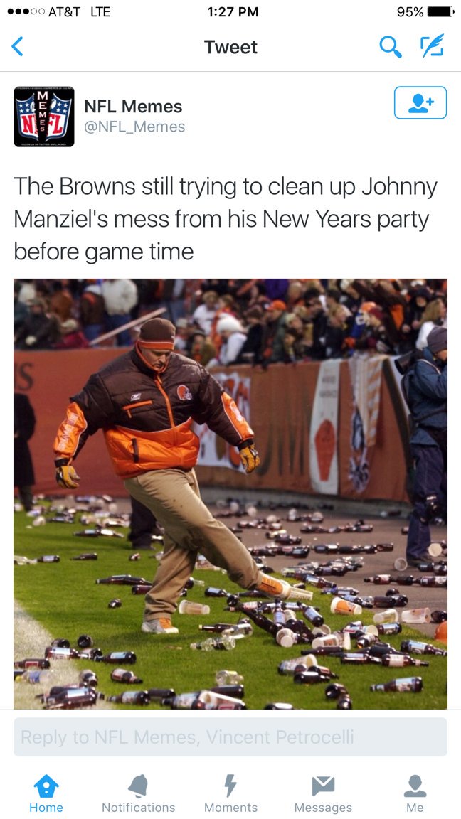 StrausTonya's tweet photo. #FootballSunday https://t.co/h9qpnCNfr4