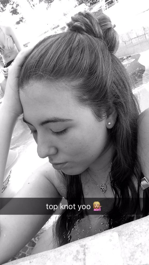 Raquel23SE's tweet photo. new year, new me 💁🏼 #dramaticselfie https://t.co/9CYPaUHJqH