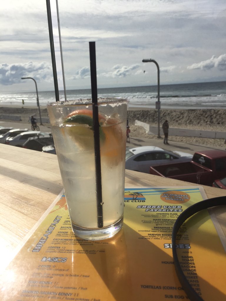 MissMeredithLee's tweet photo. I'll happily watch football w @BenKoolJuice626 if I get this view each time. https://t.co/MhODXEfYUT