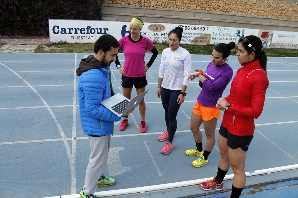 AnnitaGodoy92's tweet photo. 3r día de Stage 🏊 🚴🏻🏃🏽 Con mis compañeras @KORAXAN @maiafish @eva_wutti https://t.co/pdtp0DmV1E