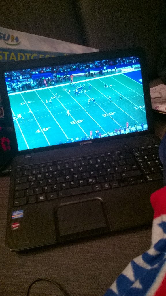 #rannfl Frau schaut "Bergdoktor" auf dem 42"er...