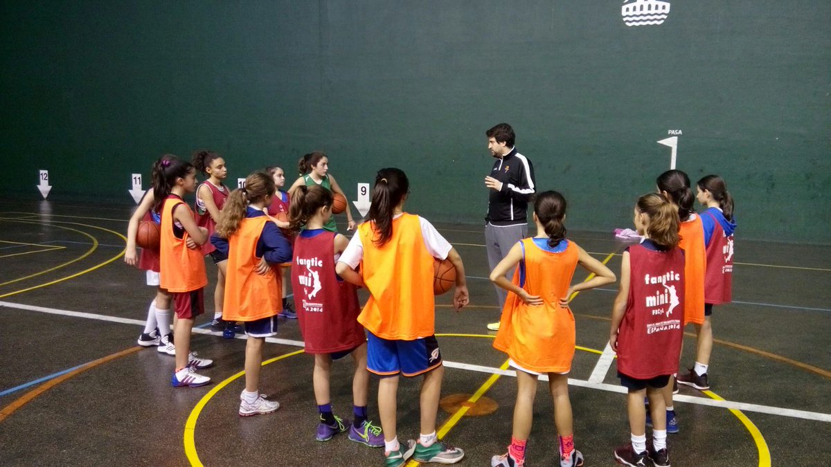 barrio1985's tweet photo. Segundo día de entrenamientos con #CyL04 @FBCyL en la primera concentración de 2016. Trabajo e ilusión, único camino https://t.co/zMnMvo4pZK