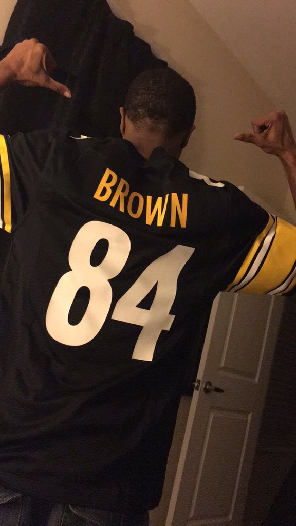HandsomeNTatted's tweet photo. @AntonioBrown84 #BrownForPresident #BestWr84 https://t.co/lk2odYI6MO