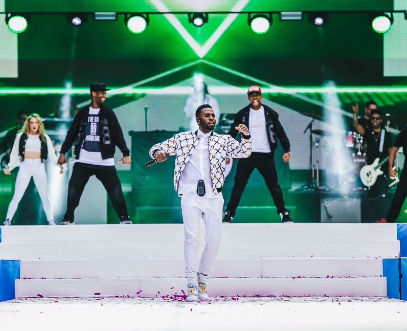 QueenDeruler's tweet photo. Todos sabemos que Jason estuvo increíble en el Summertime Ball 2015 quien quiere que lo repita este año!?😍 https://t.co/zf90oyZgNW