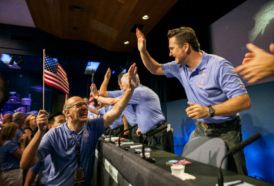 ForbesTech's tweet photo. A former engineer for the Mars Curiosity rover took a swing at NASA in his new book: https://t.co/2qcXzI2SKl https://t.co/Culi0RHfsC