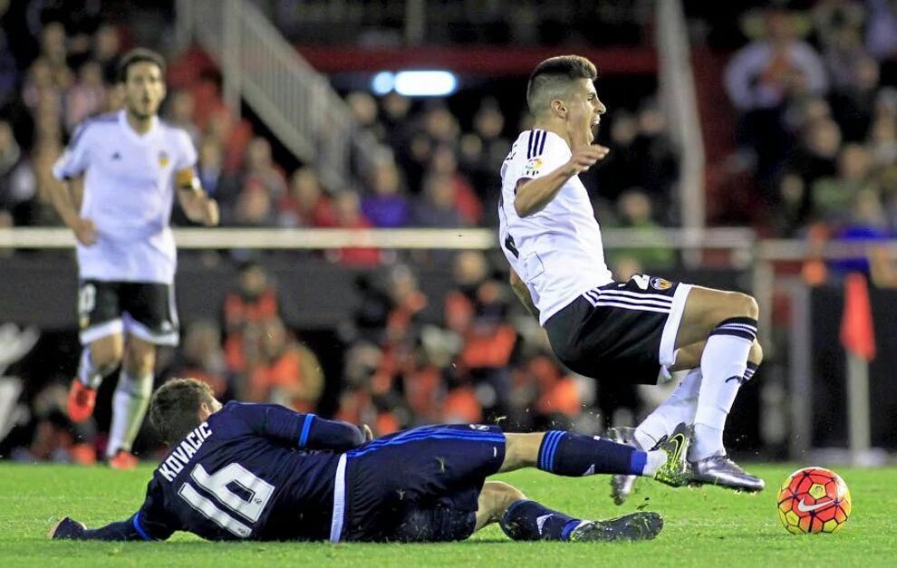 NegredoFans's tweet photo. La entrada de Kovacic, criminal. https://t.co/BLKDeDEfTg