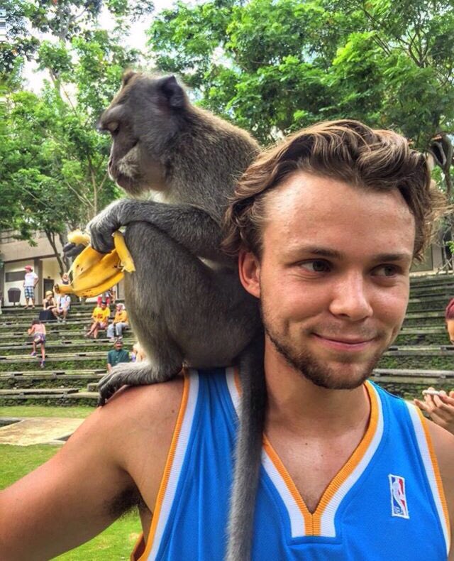 I'm just a person to fulfill your life with photos of 5sos