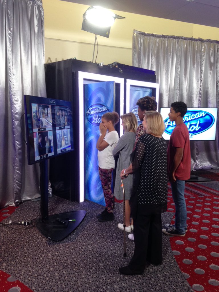 TheBriRay's tweet image. 3 DAYS!! Who's excited??

Tune in January 6th for American Idol's Farewell season! 

#AmericanIdol #farewellseason