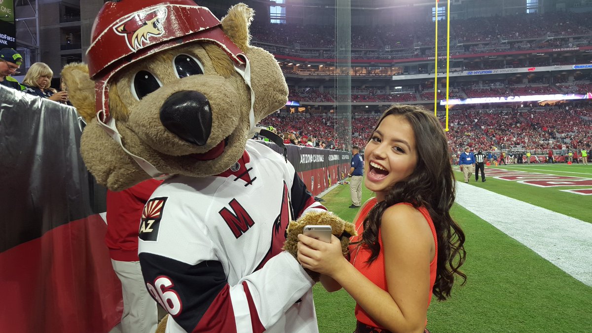 isabelamerced's tweet photo. #halftime #SEAvsAZ w the mascots❤ #highlight of my #nationalperformance @justjaredjr #IsabelaJJJTakeover #100things https://t.co/FSRHEHh5Bi