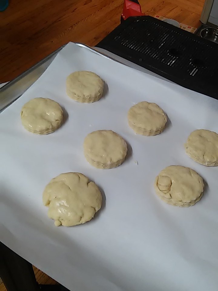 Nico_Rosso's tweet photo. Dinner sized scones. Freeform from the remnants on the bottom. #RomBakeOff https://t.co/7cgzxtnXpD