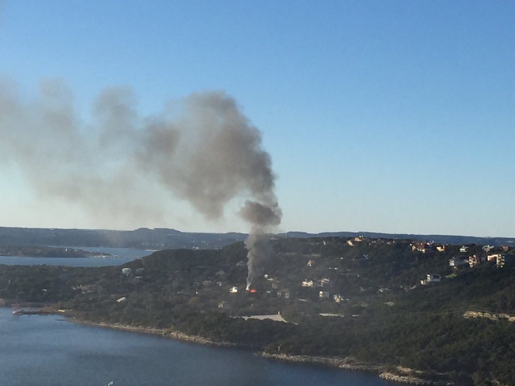 mrnikonair's tweet photo. House on fire in Lake Travis area. Taken from Oasis Brewery @KXAN_News https://t.co/KqJfvLB7J7