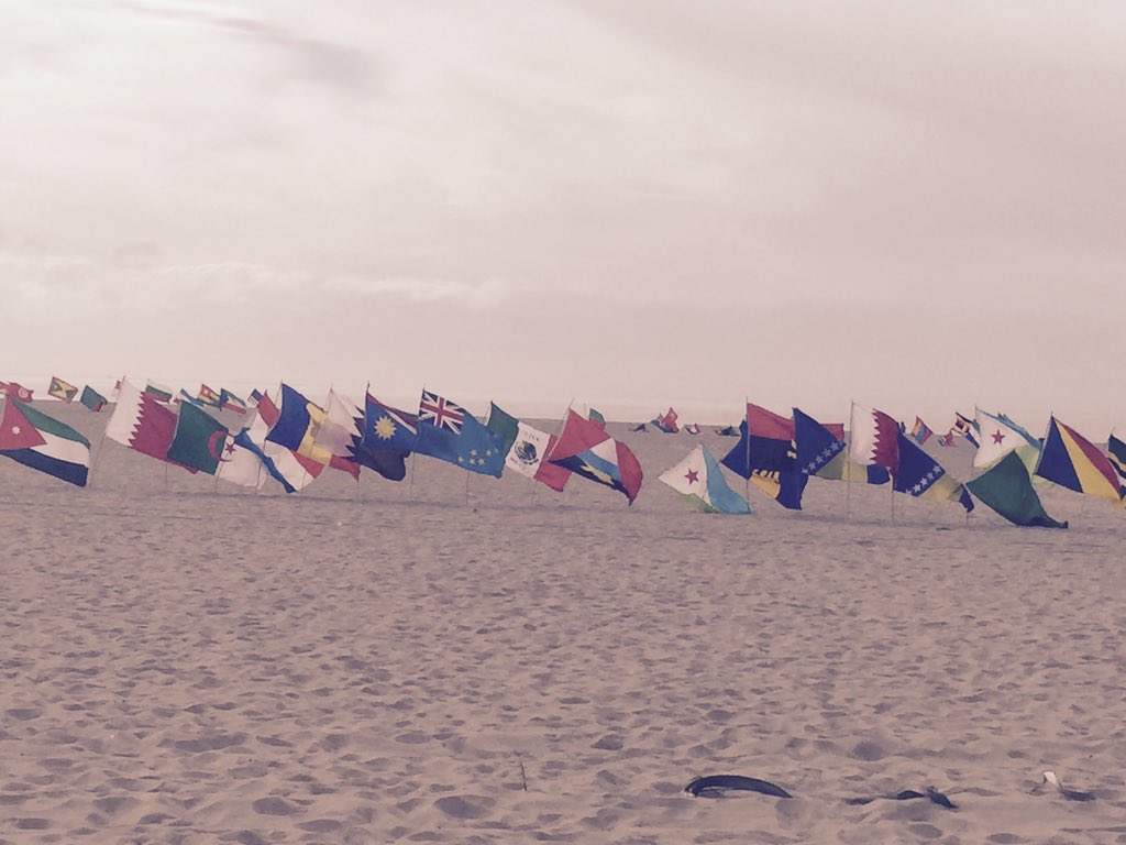 PieraDetassis's tweet photo. #DrumDancePray in Venice Beach #WarIsNotAnOption https://t.co/dPwp4IOPsU