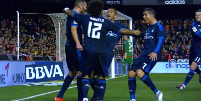 lequipe's tweet photo. Benzema marque après une action géniale avec Bale et Ronaldo https://t.co/eLLhSRaslF https://t.co/krtELf1jLQ