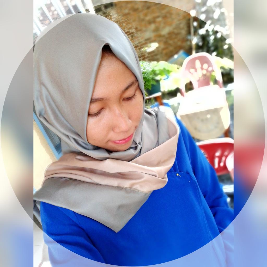 Masih dengan satin velvet
Harga cuma 35rb loh dear
Kualitas good deh dear pokoknya
Top abizzz ♥♥♥