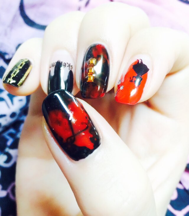 Soh ネイル垢 Acid Black Cherryイメージネイル Collar 赤 黒 白 アルバム発売してテンション上がって勢いでやった様な記憶が 笑 親指のアートは楽しく描けました W T Co Ugsg1swufr