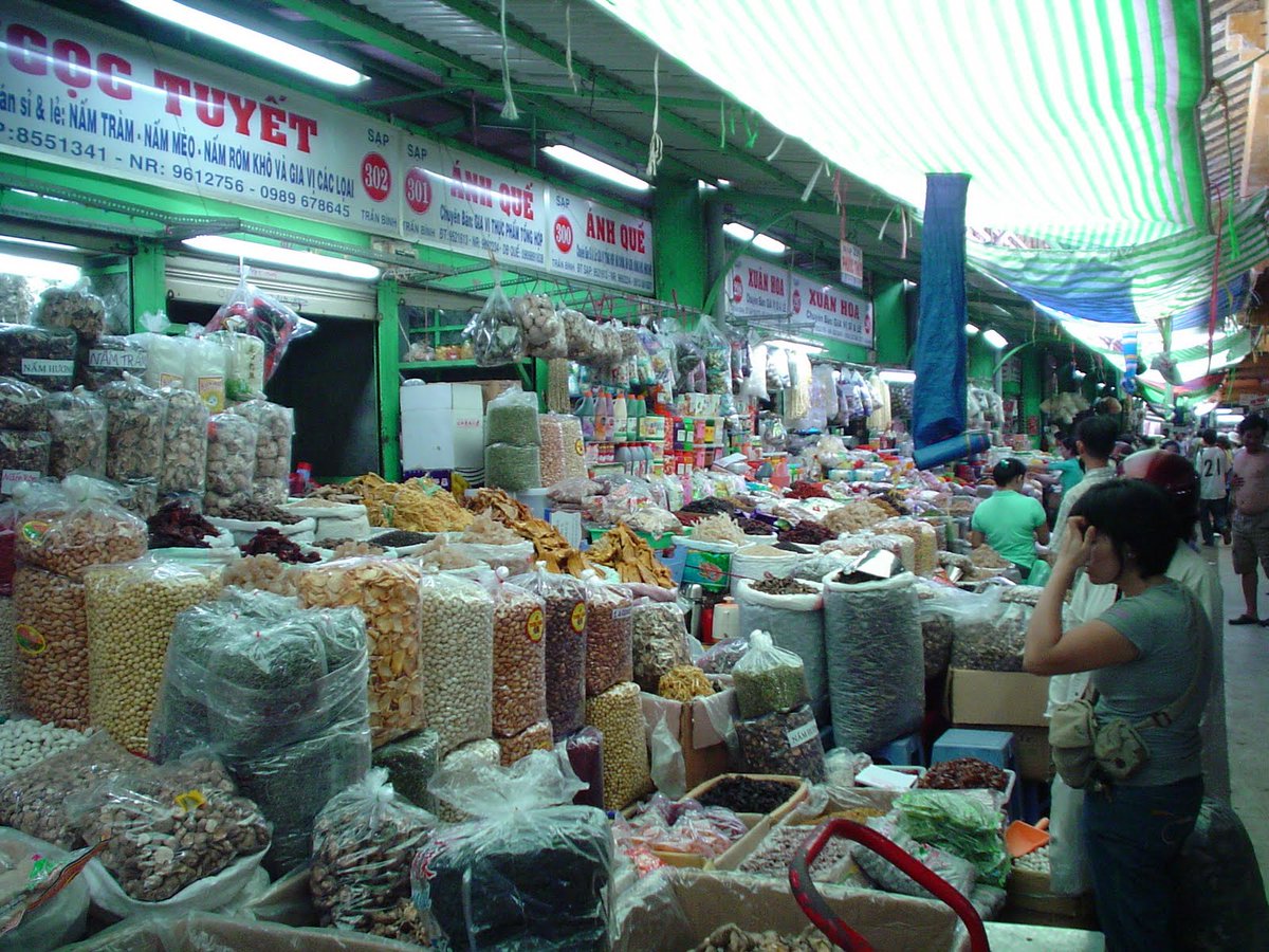 TravelReportMX's tweet photo. Visitar el mercado Ben Thanh es la mejor forma de disfrutar la cultura local al máximo @vietnamitasmad #turismo #TR https://t.co/1E7QfId5sM