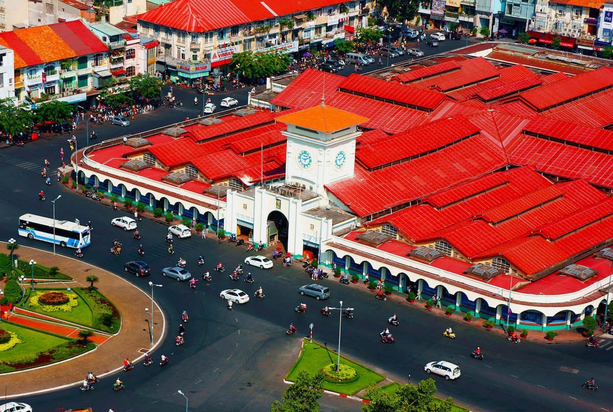 TravelReportMX's tweet photo. Visitar el mercado Ben Thanh es la mejor forma de disfrutar la cultura local al máximo @vietnamitasmad #turismo #TR https://t.co/1E7QfId5sM