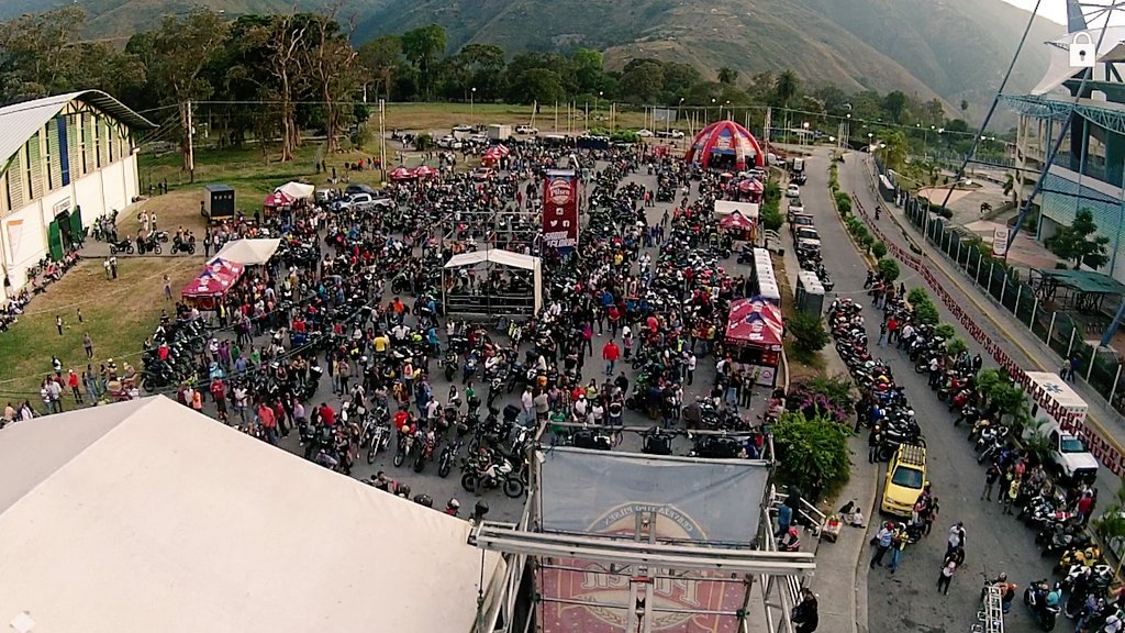 skygruposky's tweet photo. Esto es @Biker_Merida 2016 visto desde el aire... Un llenazo espectacular. No te lo pierdas!! 3, 4 y 5 de Enero https://t.co/JYcpqiHlFR