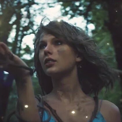 WHICH MUSIC VIDEO DO YOU LIKE BETTER?!

RT: "Confident" by Demi Lovato

LIKE: "Out of the woods" By Taylor Swift