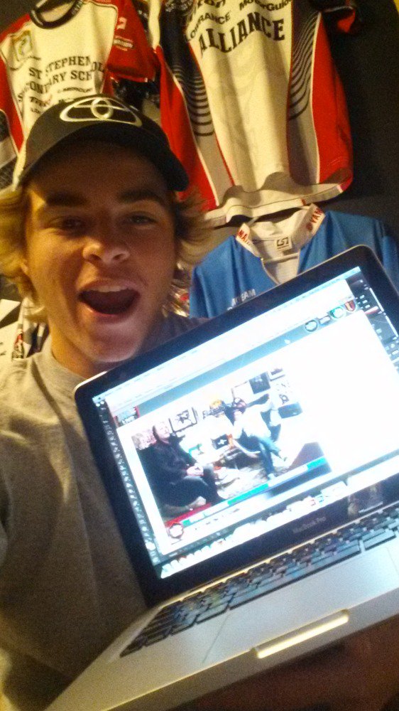 IKE live baby! Wooooop #watchikelive