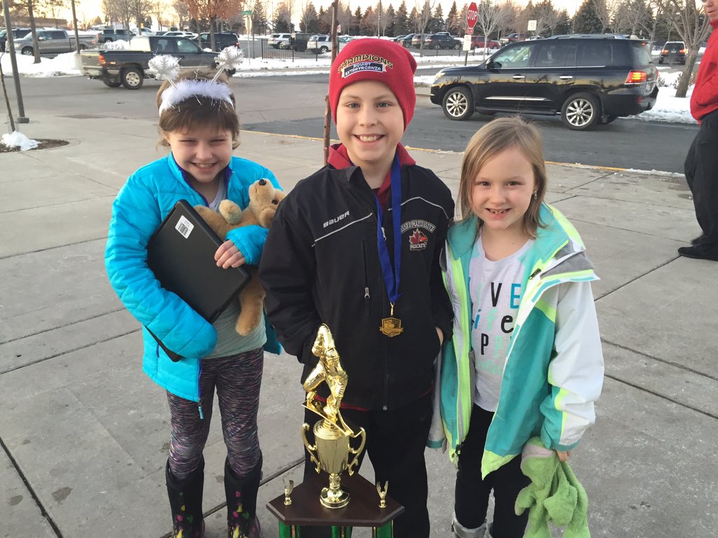 Mandysue555's tweet photo. Nick and his biggest fans! https://t.co/xTHJ4f7EoI