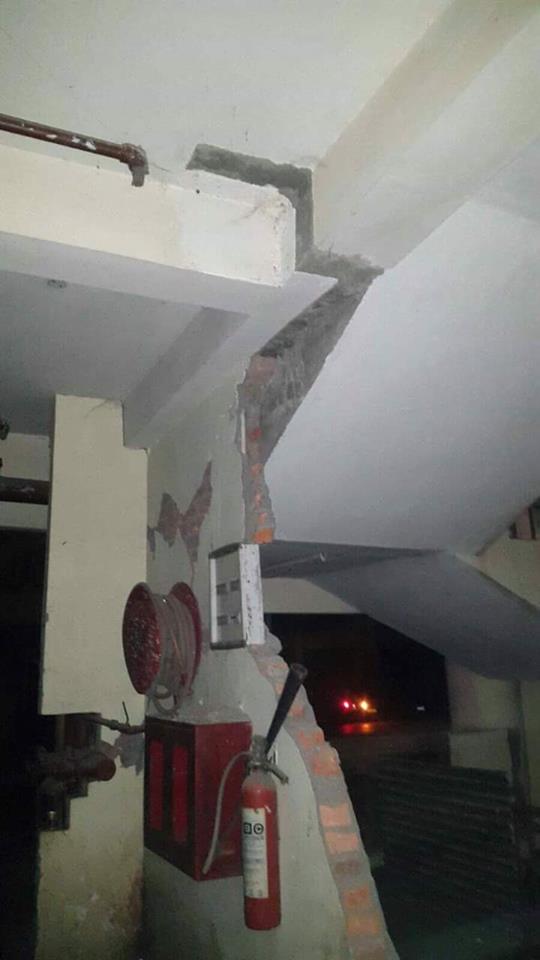 Simom_Perez's tweet photo. #SismosInter: Daños en #Imphal a 29 kms del epicentro, sismo de 6.7 en Manipur, India. Via @EarthQuakesTime https://t.co/heecYTFBHN