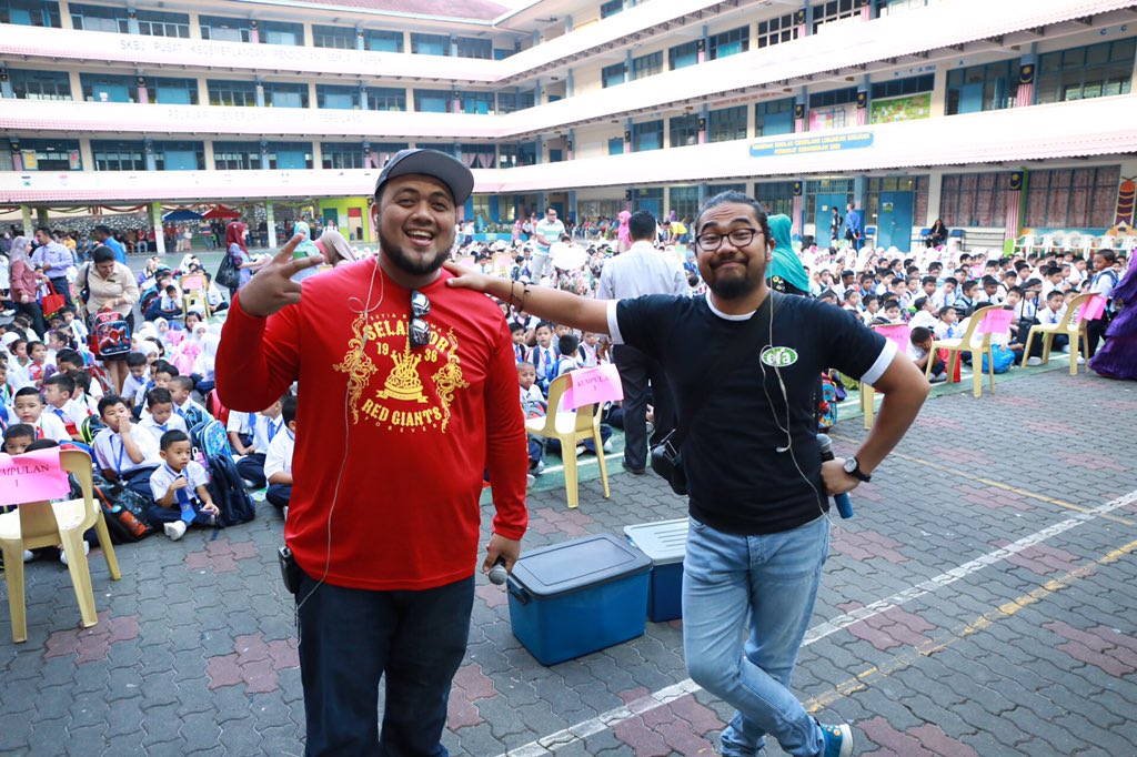 Era En Twitter Siaran Luar Johara Di Sk Bukit Jalil Korang Boleh Dengarkan Sampai Jam 10 Pagi Nanti Mestidengar Https T Co Fuzlseaqhd Twitter