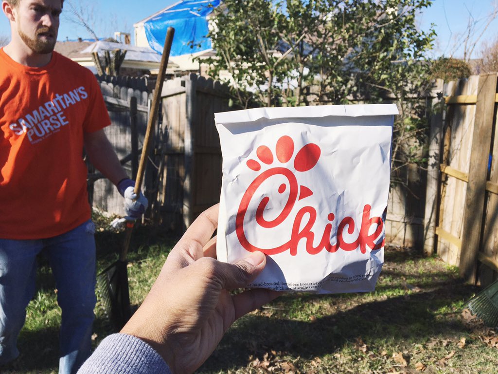 GlitznGrits's tweet photo. When @ChickfilA opens on a #sundayfunday ... YES please. #rowlettstrong #rowlettrecovers #prayforrowlett https://t.co/sj7TuG8qw1