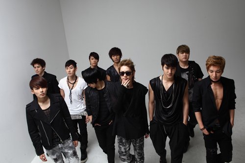bisKYUits's tweet photo. @ELF_thoughts bring us back to bonamana era! Oppas are so hot #TeamSuperJunior https://t.co/daZJ1XXz2t