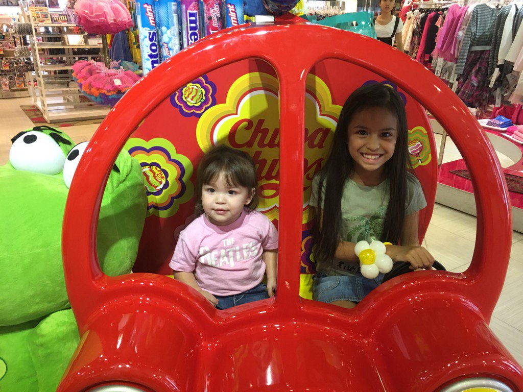 kpguam's tweet photo. Sissy love. These two are so close. It's such a beautiful thing. @gucruztri #Kamia #Alana https://t.co/6NvvTmhBqa