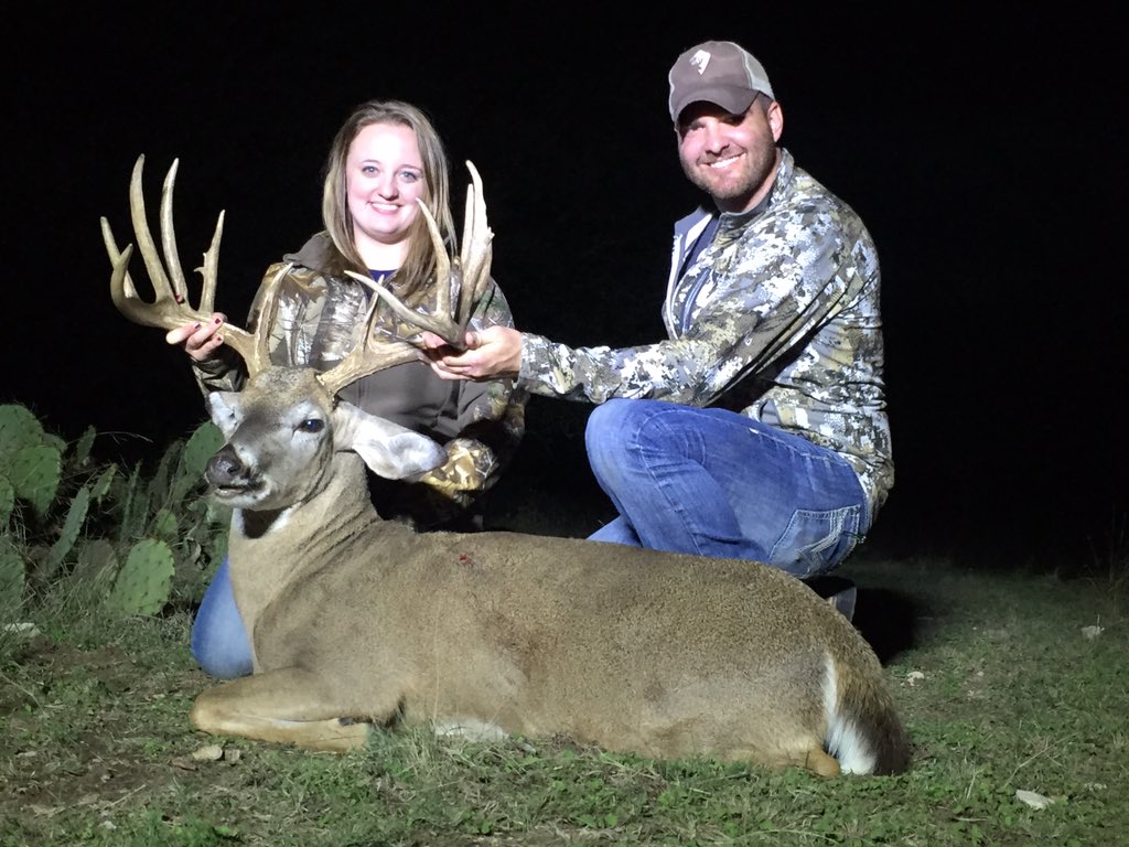 Nice buck young lady <a href="/Lines_and_Tines/">TightLines&BigTines!</a> #texas #bigbuck