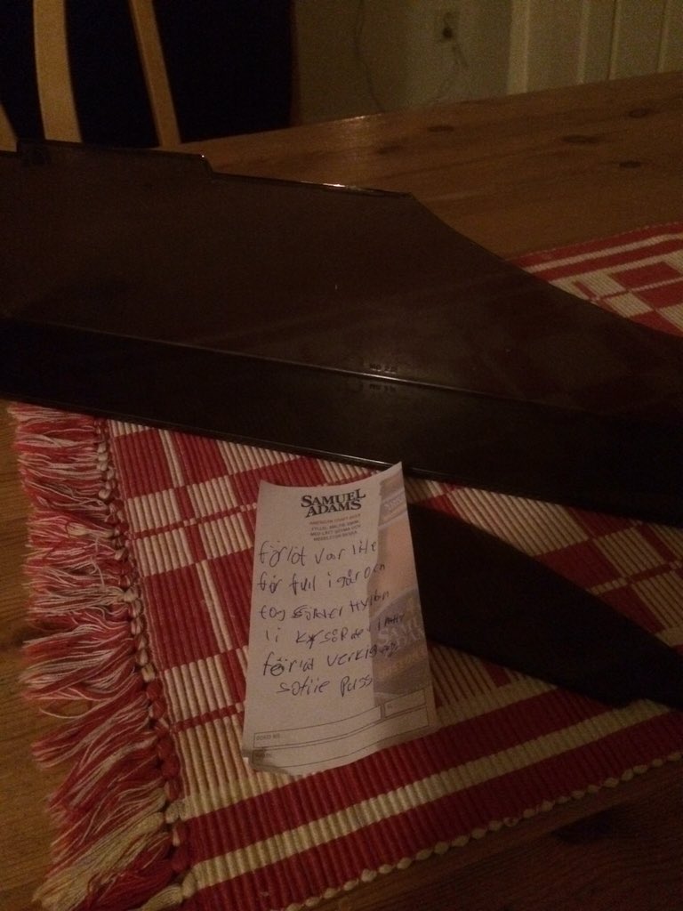sofiebengtsson3's tweet photo. Fyllan är bästan när man tar sönder nåt i kylskåpet på fyllan och det kommer skapa drama dagen efter #hejasofie https://t.co/jV80hd7CiL