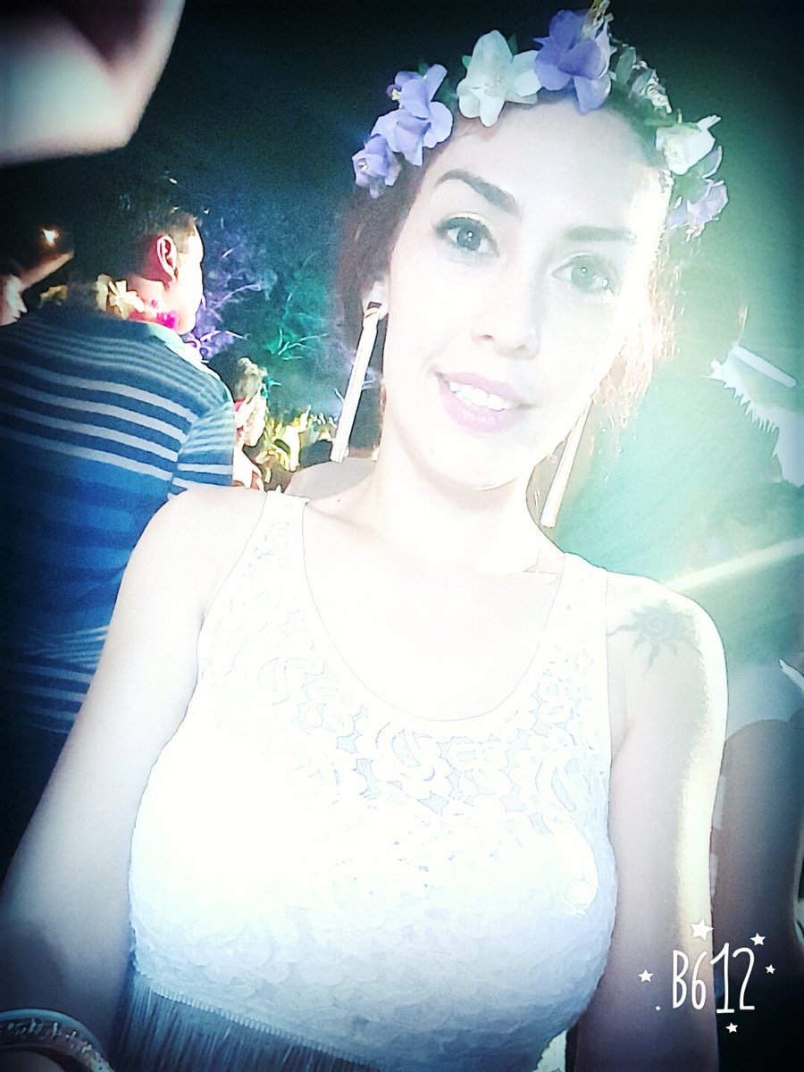 ana_gRACielaa's tweet photo. .. #bSnss ☺🌙☁ https://t.co/FHhVJrLe4C