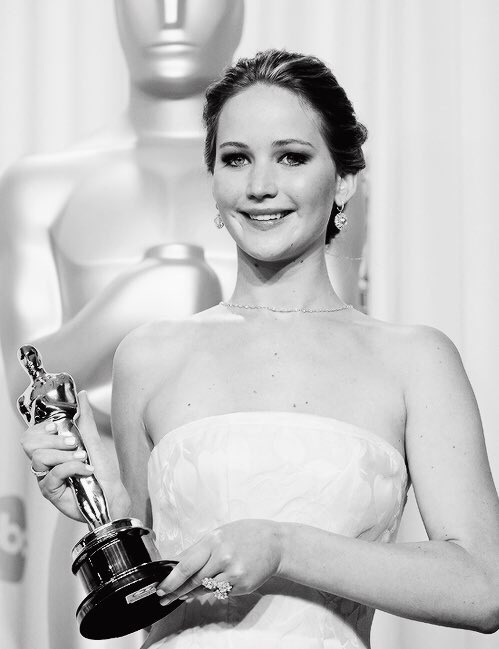 WANDASWlTCH's tweet image. on the left we have jennifer lawrence's very first audition and on the right we have her with her very first Oscar