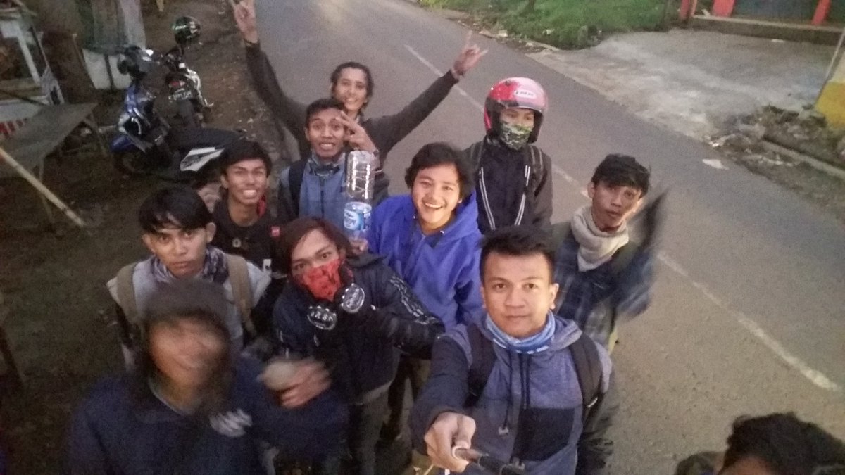 fahmi_subagja's tweet photo. Edisi SANTOLO BEACH https://t.co/vpAH6riUkL
