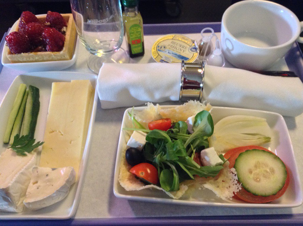 Spinthemap's tweet photo. Who would have thought airplane food could be this good @ASLAirlinesFr Gourmet cheeses, fresh dessert #backfromParis https://t.co/Ax6thYsy1J