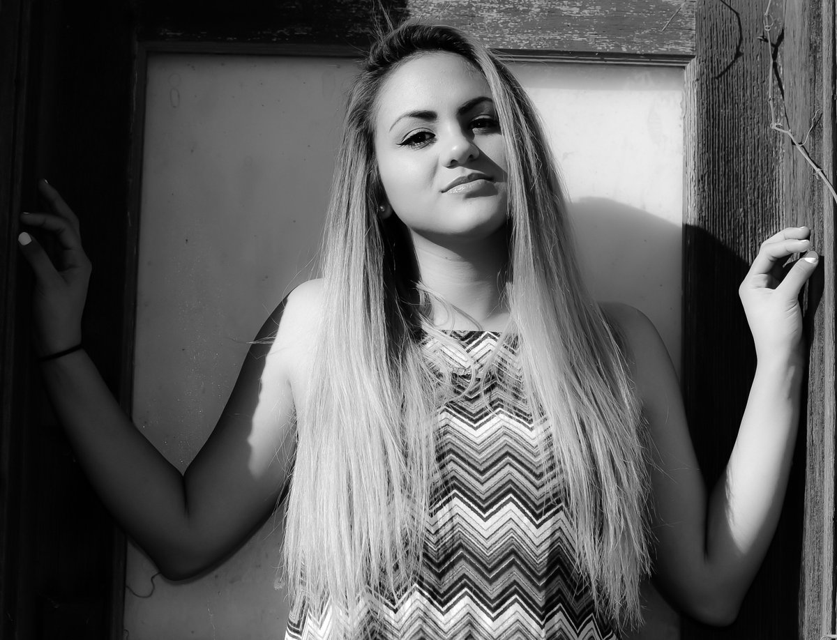 Shutterjock's tweet photo. #Shutterjock #PhotoShoot w/ Ms. Aliyas @VisitElPasoTX @ElPasoLive provides unique backdrops. #portraitphotography https://t.co/Yd5RmFxyER