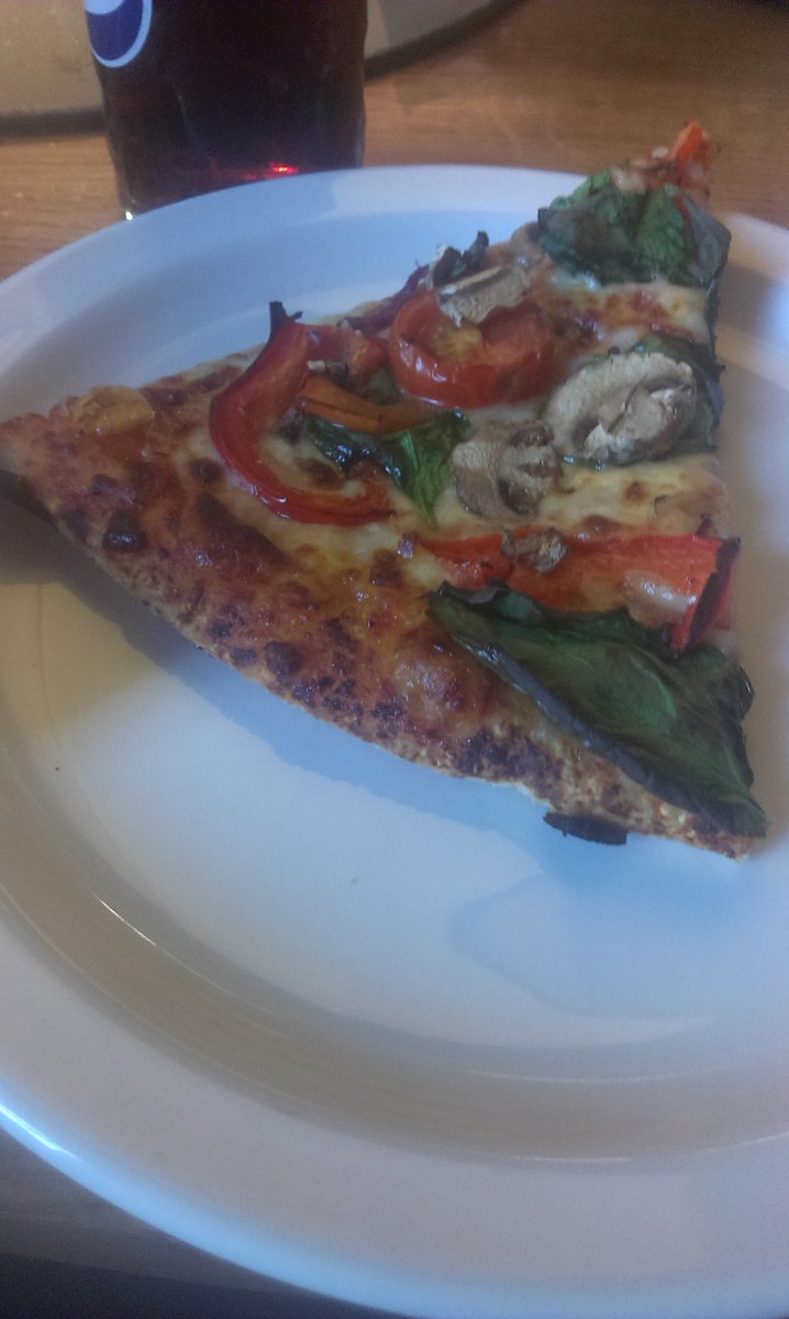 vegetariantalks's tweet photo. #vegetarian  pizza anyone? https://t.co/p7B0dtbG89