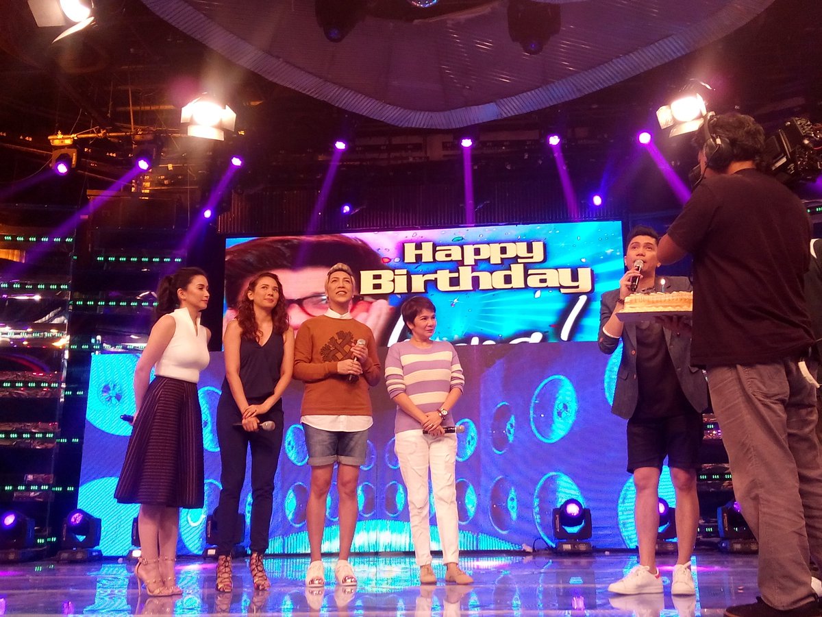 itsShowtimeNa's tweet photo. Happy Birthday din sa Mr Suave, forever young, dance master kuys @VhongX44!! #ShowtimeTrabahuLa https://t.co/5XyglLusPP