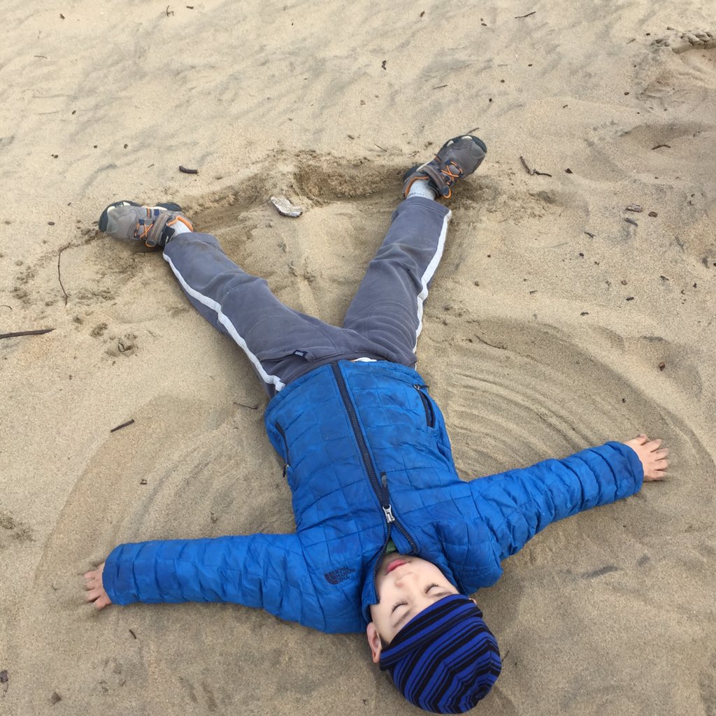 TechnologyHiker's tweet photo. #woolx hats great when making sand Angels #anonuevopreserve #outfam #woolxinaction @WoolXwool https://t.co/4ng0dejtMw