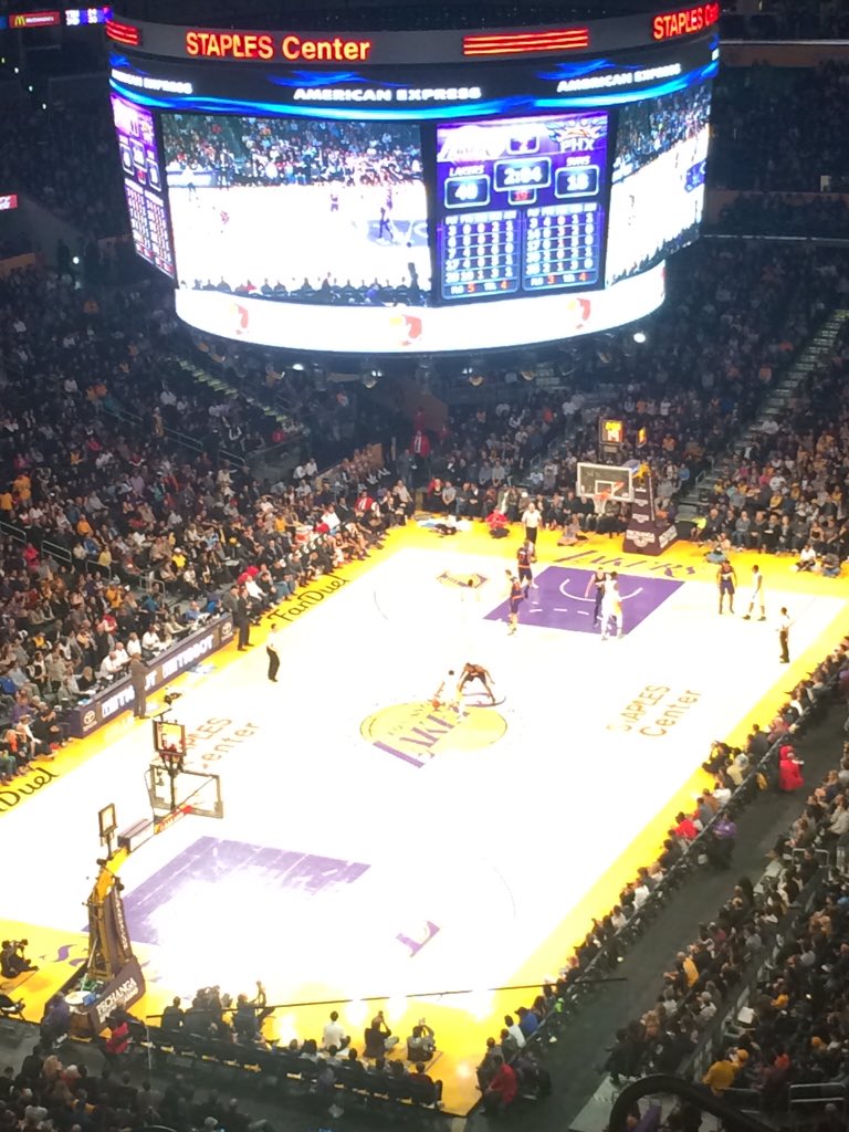 CoachSteck4's tweet photo. Felt like I was at a WIU game for this one. #sameunis #kobe https://t.co/qj9vkn1n0H